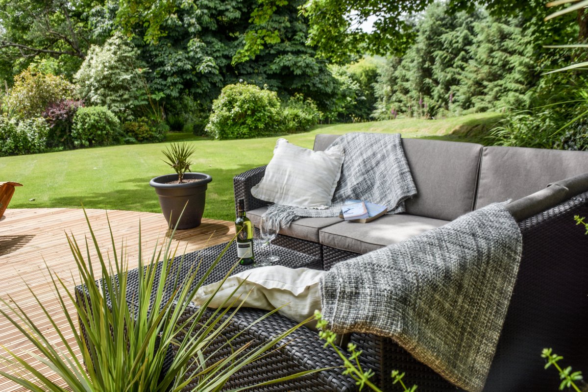 Lower Trengale Holiday Cottages - comfortable lounge seating outside